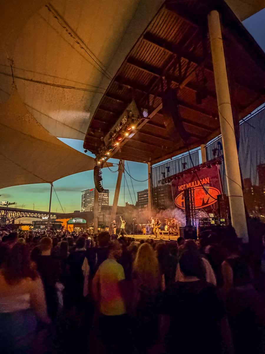 Hot Mulligan show